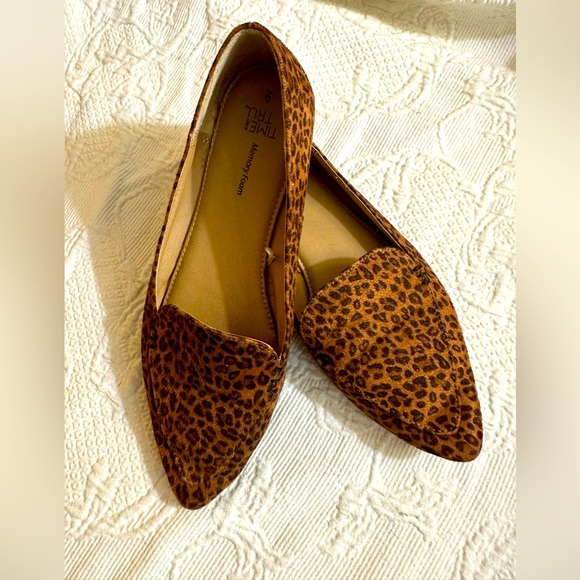 Time and Tru Shoes - Time and Tru leopard print pointy toe flats size 9